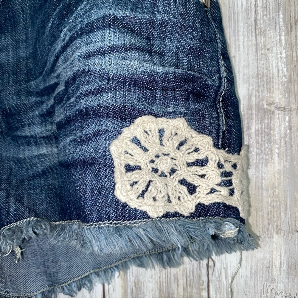 Hot Kiss Cici Embroidered Shorts - Picture 2 of 6